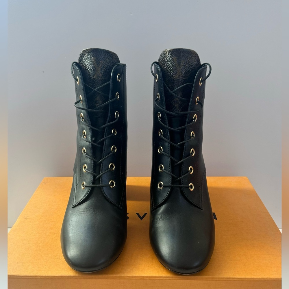 Louis Vuitton Leather Lace up boots